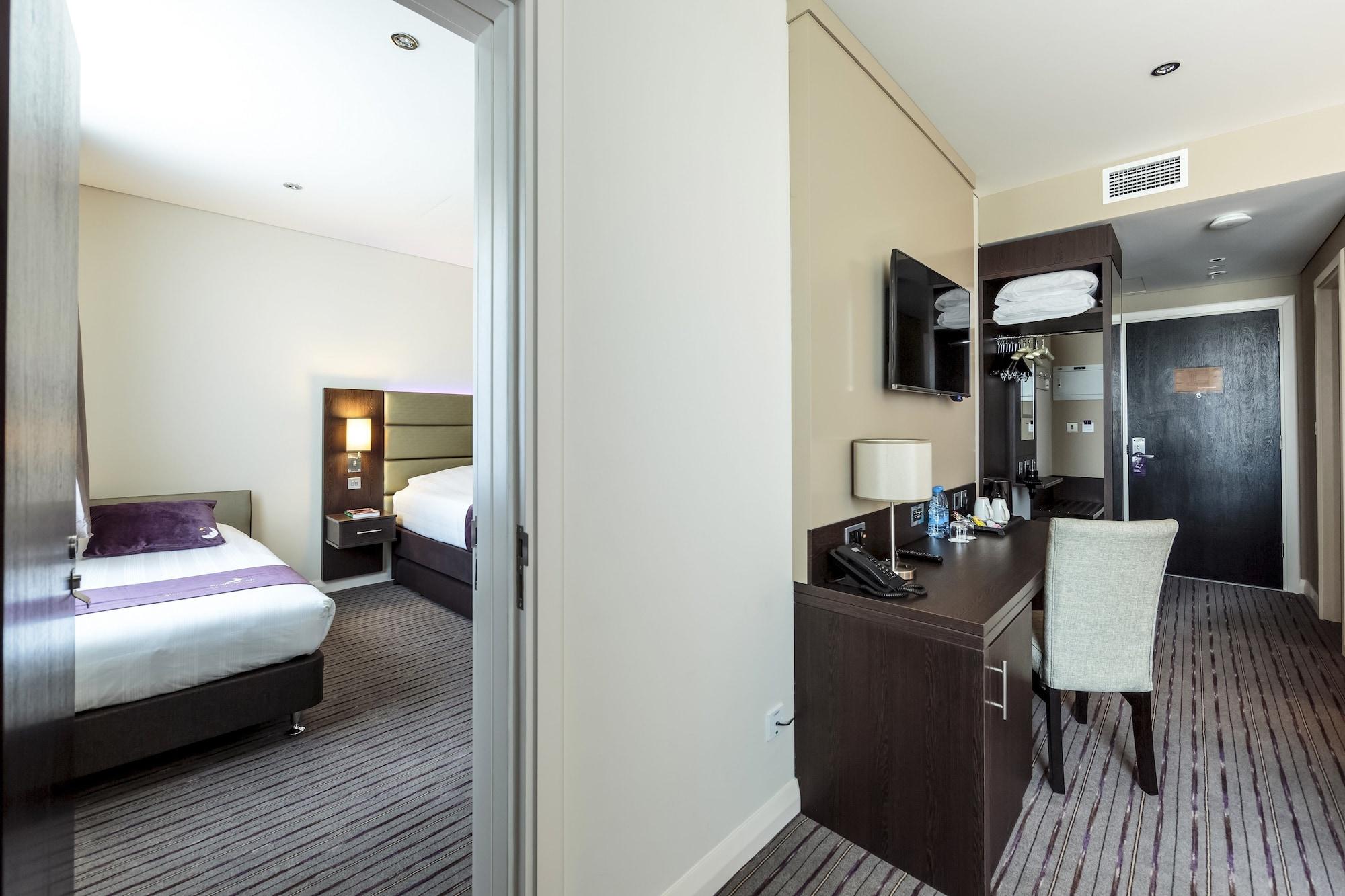 Premier Inn Doha Education City Екстериор снимка