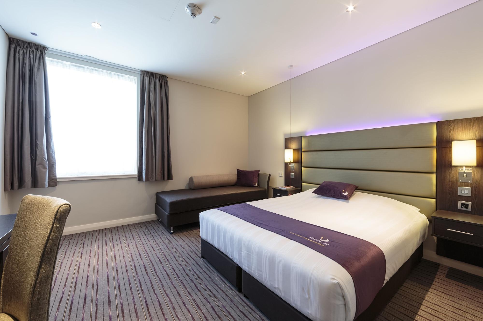 Premier Inn Doha Education City Екстериор снимка