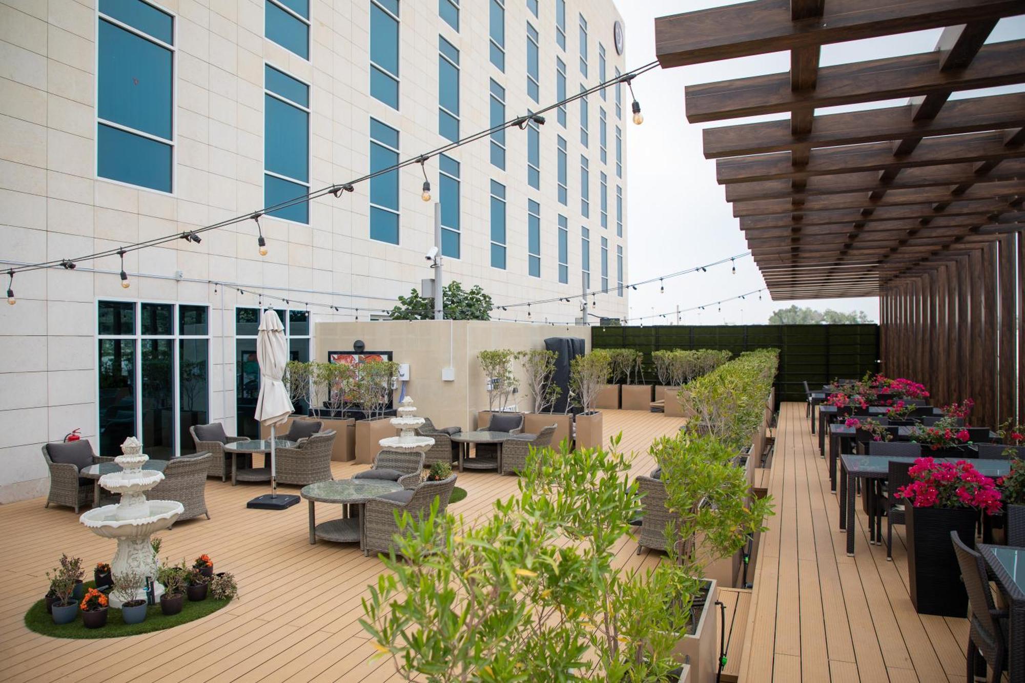 Premier Inn Doha Education City Екстериор снимка