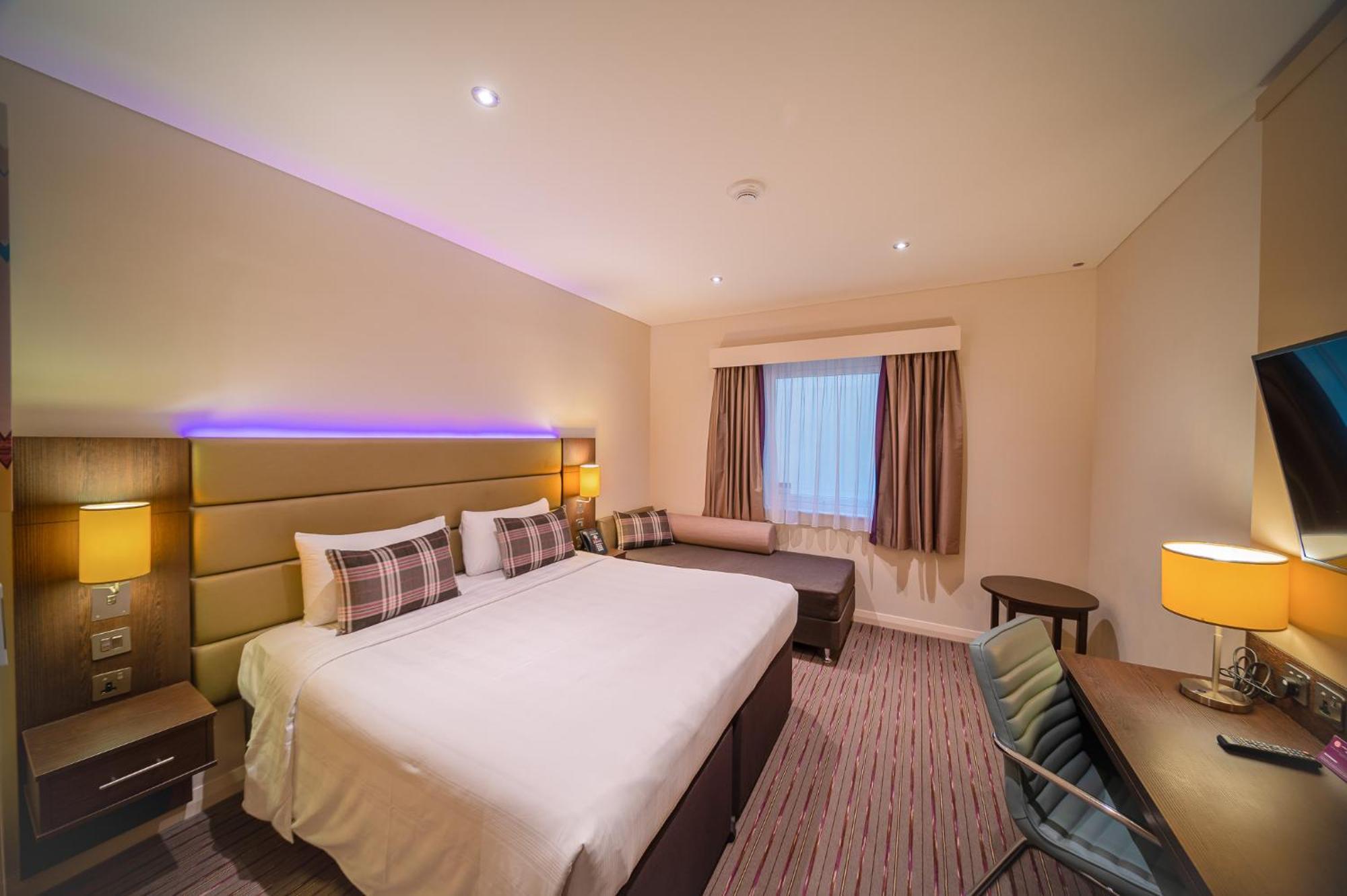 Premier Inn Doha Education City Екстериор снимка