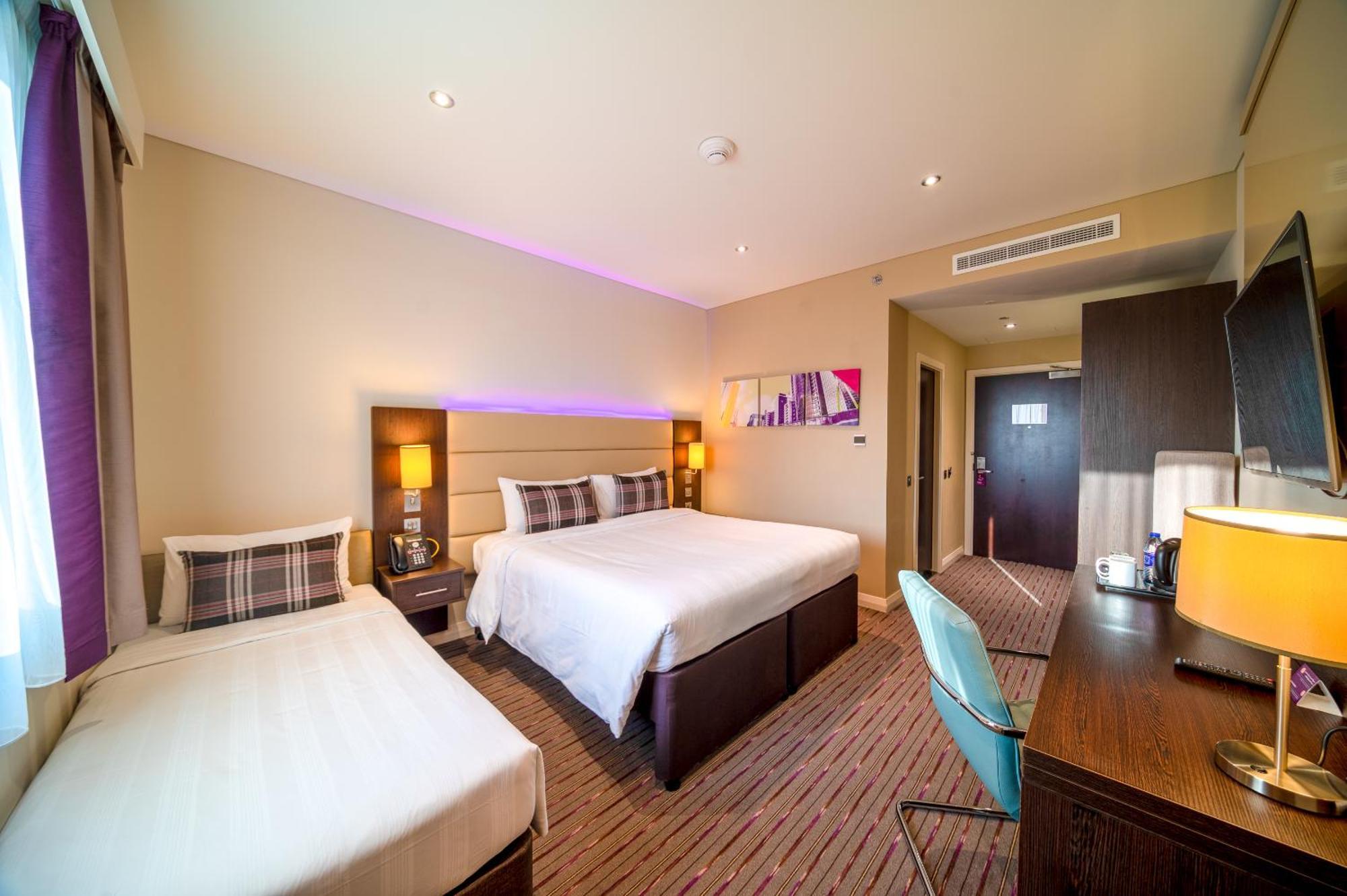 Premier Inn Doha Education City Екстериор снимка