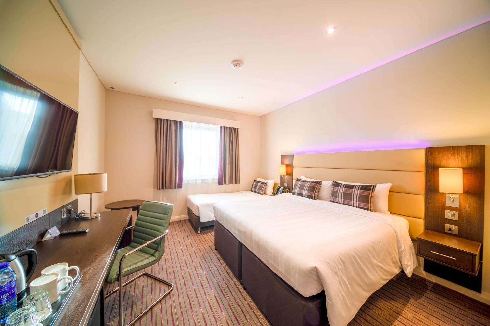 Premier Inn Doha Education City Екстериор снимка