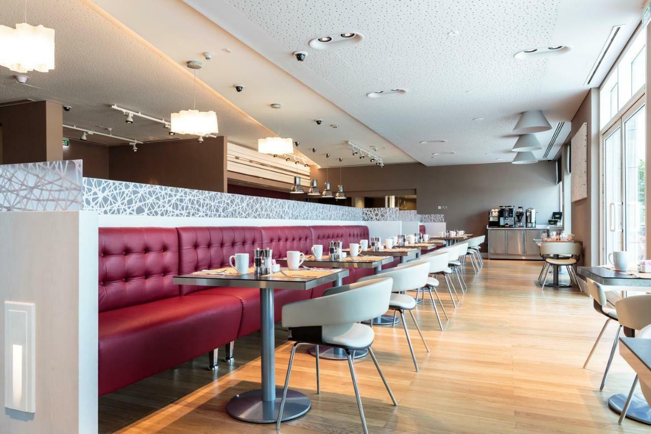 Premier Inn Doha Education City Екстериор снимка