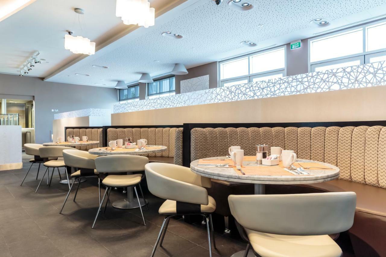 Premier Inn Doha Education City Екстериор снимка